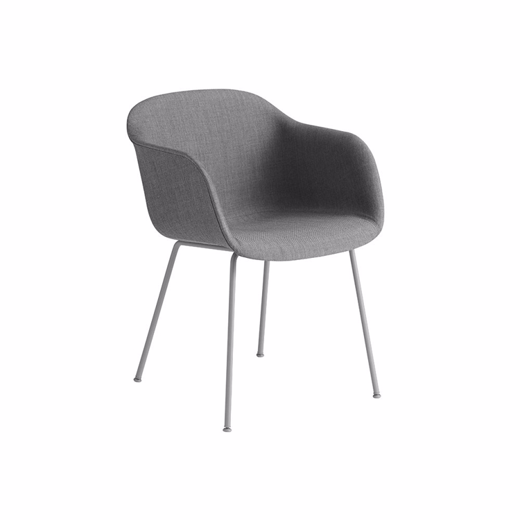 Muuto Fiber Spisebordsstol med stål stel, armlæn og polstret i grå remix 133