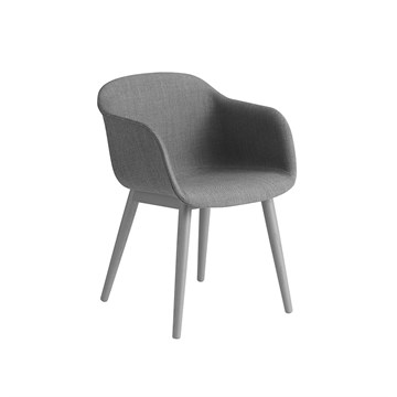 Muuto Fiber Spisebordsstol med træstel, armlæn og polstret i grå remix 133